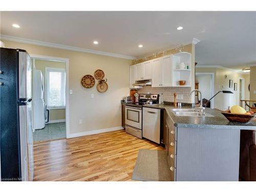 454 Holloway Bay Road S, Sherkston, ON - Indoor Photo Showing Kitchen With Double Sink