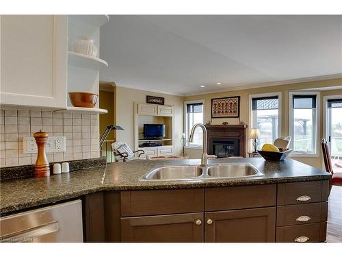 454 Holloway Bay Road S, Sherkston, ON - Indoor Photo Showing Kitchen With Double Sink