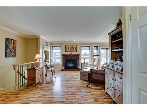 454 Holloway Bay Road S, Sherkston, ON - Indoor Photo Showing Living Room With Fireplace