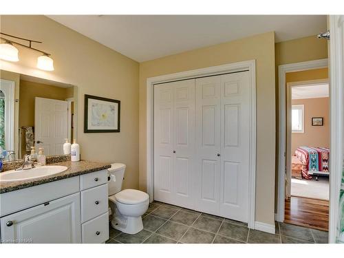 454 Holloway Bay Road S, Sherkston, ON - Indoor Photo Showing Bathroom