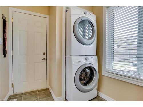 454 Holloway Bay Road S, Sherkston, ON - Indoor Photo Showing Laundry Room