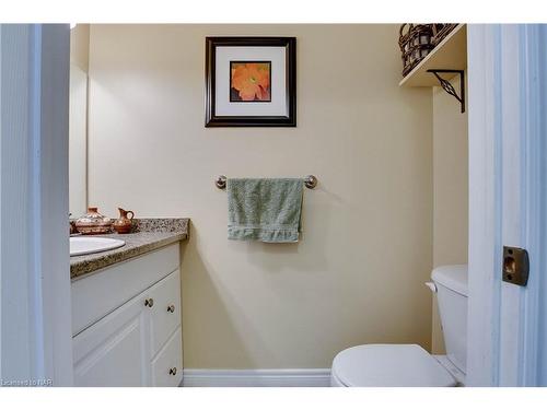 454 Holloway Bay Road S, Sherkston, ON - Indoor Photo Showing Bathroom