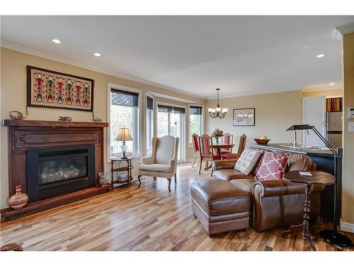 454 Holloway Bay Road S, Sherkston, ON - Indoor Photo Showing Living Room With Fireplace