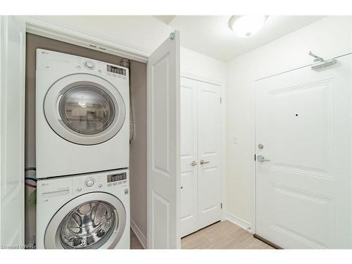 116-4644 Pettit Avenue, Niagara Falls, ON - Indoor Photo Showing Laundry Room