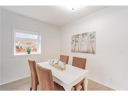 116-4644 Pettit Avenue, Niagara Falls, ON - Indoor Photo Showing Dining Room