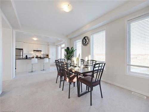 7748 Black Maple Drive, Niagara Falls, ON - Indoor Photo Showing Dining Room