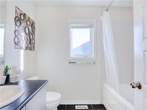 7748 Black Maple Drive, Niagara Falls, ON - Indoor Photo Showing Bathroom