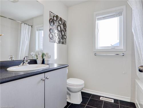 7748 Black Maple Drive, Niagara Falls, ON - Indoor Photo Showing Bathroom