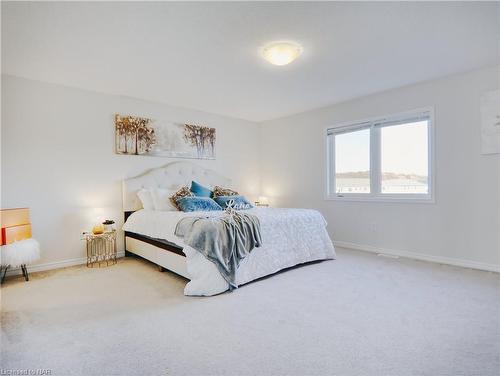 7748 Black Maple Drive, Niagara Falls, ON - Indoor Photo Showing Bedroom