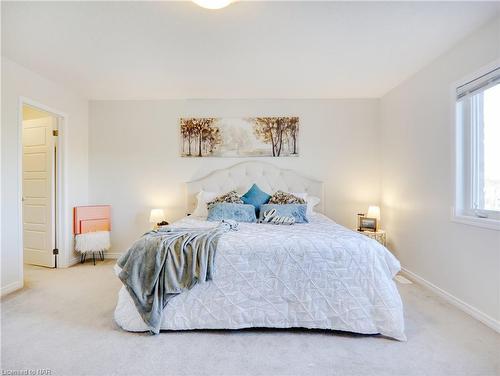 7748 Black Maple Drive, Niagara Falls, ON - Indoor Photo Showing Bedroom