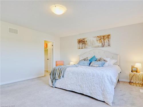 7748 Black Maple Drive, Niagara Falls, ON - Indoor Photo Showing Bedroom