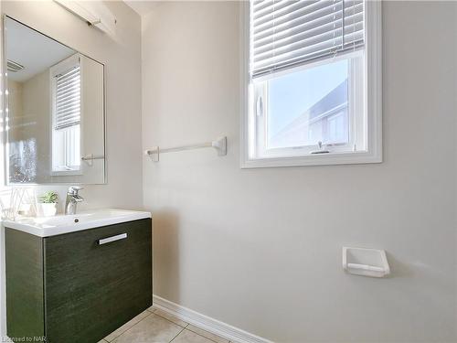 7748 Black Maple Drive, Niagara Falls, ON - Indoor Photo Showing Bathroom