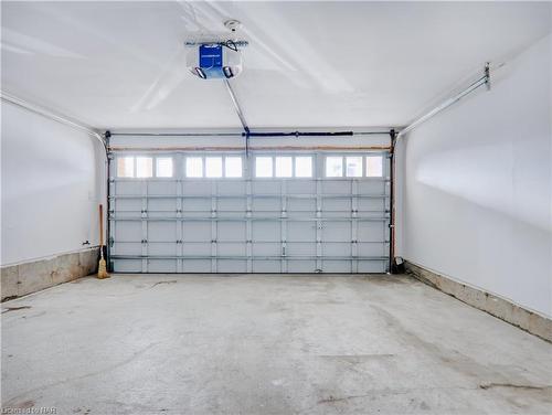 7748 Black Maple Drive, Niagara Falls, ON - Indoor Photo Showing Garage