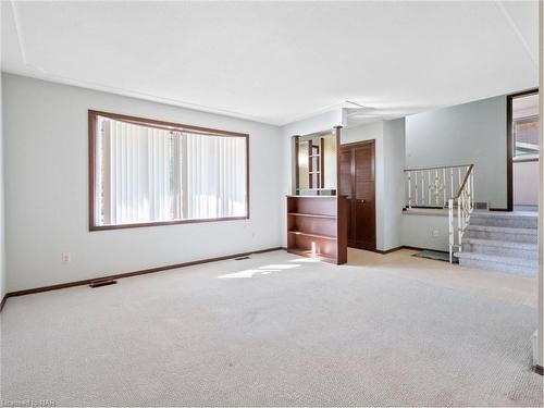 5 Rainbow Drive, St. Catharines, ON - Indoor Photo Showing Other Room