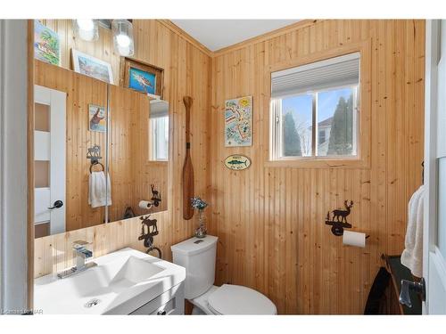 4048 Bridgewater Street, Niagara Falls, ON - Indoor Photo Showing Bathroom