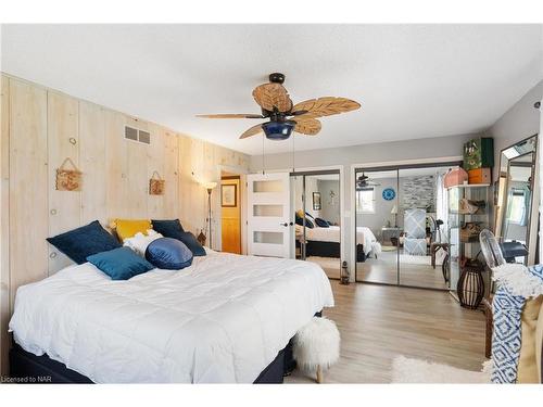 4048 Bridgewater Street, Niagara Falls, ON - Indoor Photo Showing Bedroom