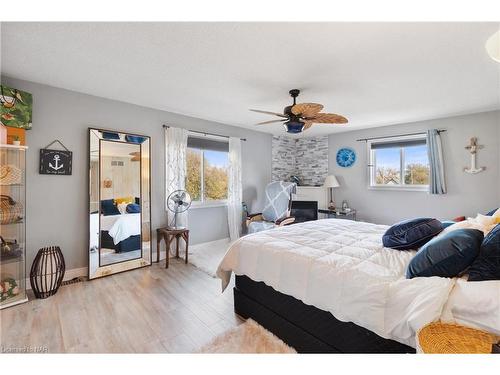 4048 Bridgewater Street, Niagara Falls, ON - Indoor Photo Showing Bedroom