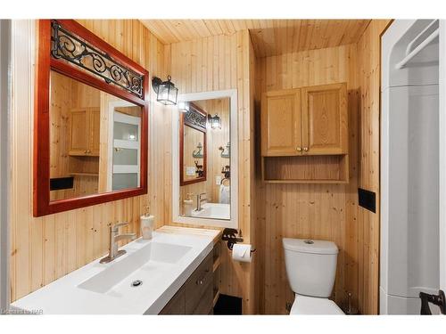 4048 Bridgewater Street, Niagara Falls, ON - Indoor Photo Showing Bathroom