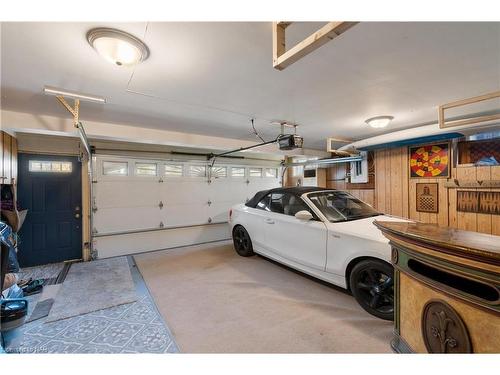 4048 Bridgewater Street, Niagara Falls, ON - Indoor Photo Showing Garage