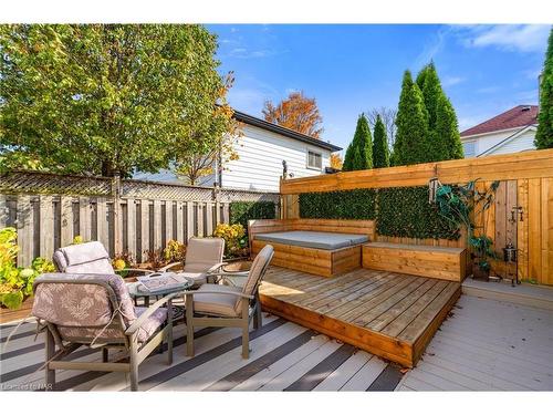 4048 Bridgewater Street, Niagara Falls, ON - Outdoor With Deck Patio Veranda With Exterior