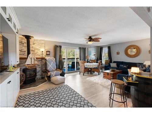 4048 Bridgewater Street, Niagara Falls, ON - Indoor Photo Showing Living Room With Fireplace