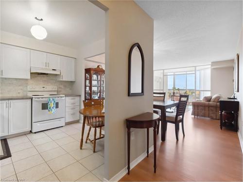 802-162 Martindale Road, St. Catharines, ON - Indoor Photo Showing Kitchen