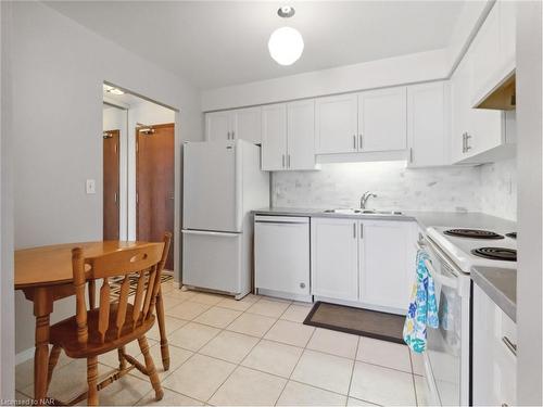 802-162 Martindale Road, St. Catharines, ON - Indoor Photo Showing Kitchen With Double Sink