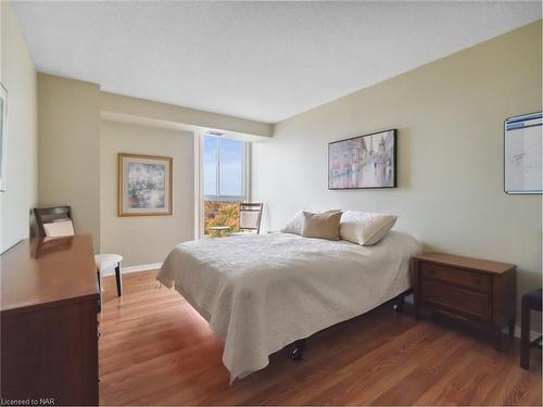 802-162 Martindale Road, St. Catharines, ON - Indoor Photo Showing Bedroom