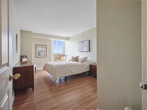 802-162 Martindale Road, St. Catharines, ON - Indoor Photo Showing Bedroom