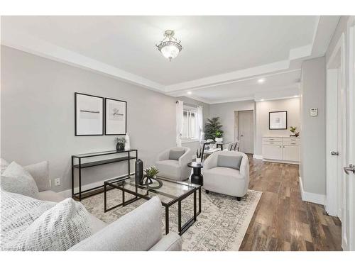 13 Herrick Avenue, St. Catharines, ON - Indoor Photo Showing Living Room