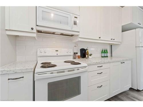 13 Herrick Avenue, St. Catharines, ON - Indoor Photo Showing Kitchen