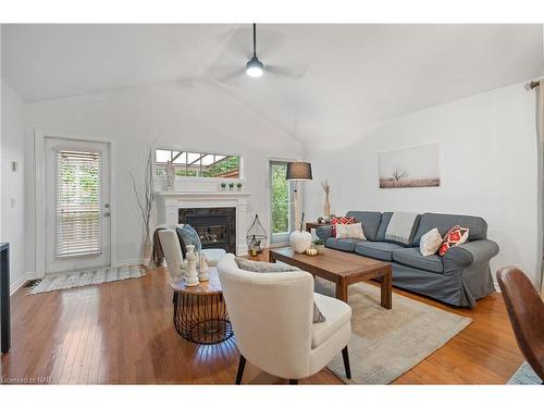 1-605 Welland Avenue, St. Catharines, ON - Indoor Photo Showing Living Room With Fireplace