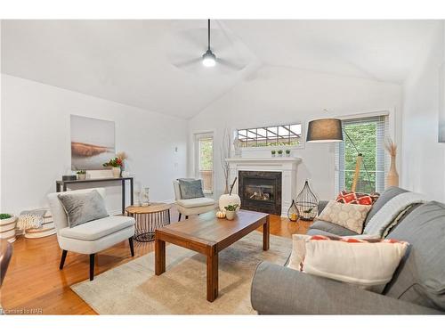 1-605 Welland Avenue, St. Catharines, ON - Indoor Photo Showing Living Room With Fireplace