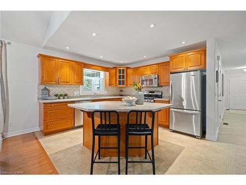 1-605 Welland Avenue, St. Catharines, ON - Indoor Photo Showing Kitchen