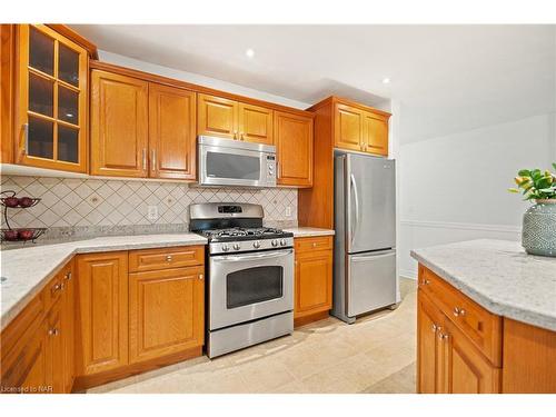 1-605 Welland Avenue, St. Catharines, ON - Indoor Photo Showing Kitchen