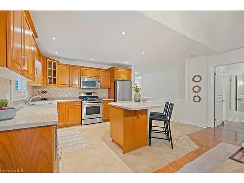 1-605 Welland Avenue, St. Catharines, ON - Indoor Photo Showing Kitchen