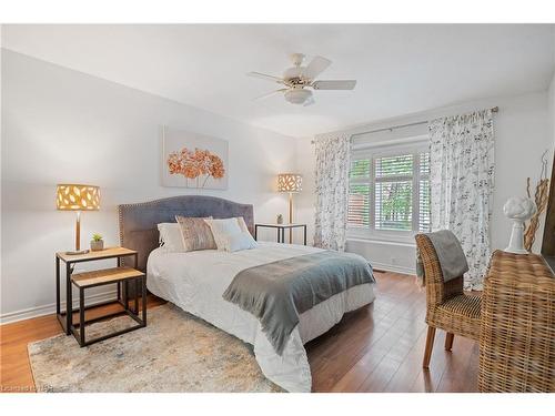 1-605 Welland Avenue, St. Catharines, ON - Indoor Photo Showing Bedroom