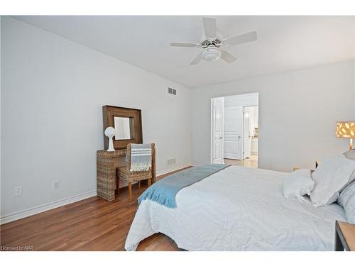 1-605 Welland Avenue, St. Catharines, ON - Indoor Photo Showing Bedroom