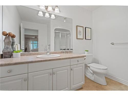 1-605 Welland Avenue, St. Catharines, ON - Indoor Photo Showing Bathroom