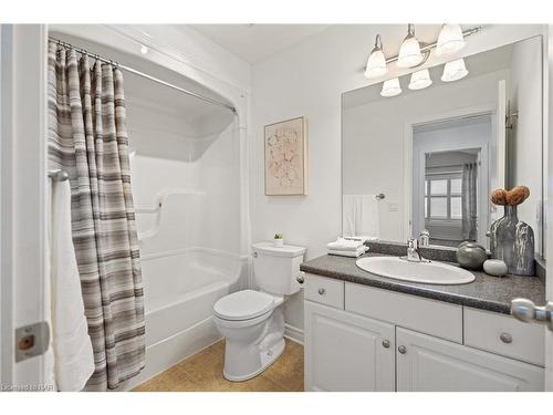 1-605 Welland Avenue, St. Catharines, ON - Indoor Photo Showing Bathroom