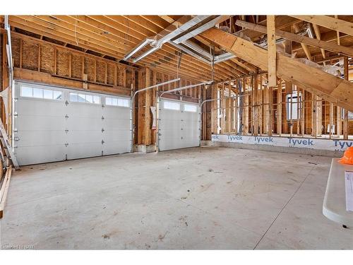 62 Bergenstein Crescent, Fonthill, ON - Indoor Photo Showing Garage