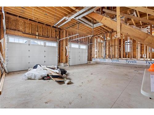 62 Bergenstein Crescent, Fonthill, ON - Indoor Photo Showing Garage