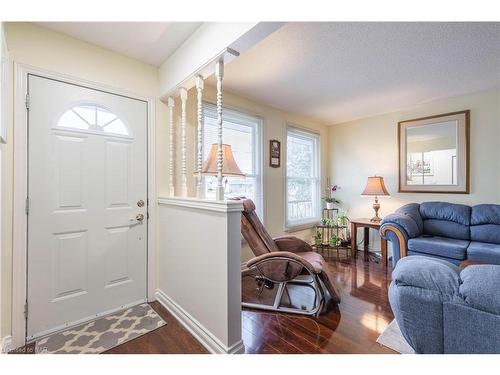 105 Rockwood Avenue, St. Catharines, ON - Indoor Photo Showing Living Room