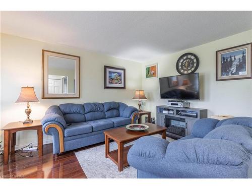 105 Rockwood Avenue, St. Catharines, ON - Indoor Photo Showing Living Room