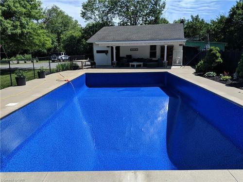 417 Highway 140 Highway, Welland, ON - Outdoor With In Ground Pool With Deck Patio Veranda