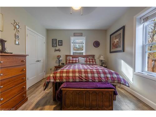 417 Highway 140 Highway, Welland, ON - Indoor Photo Showing Bedroom