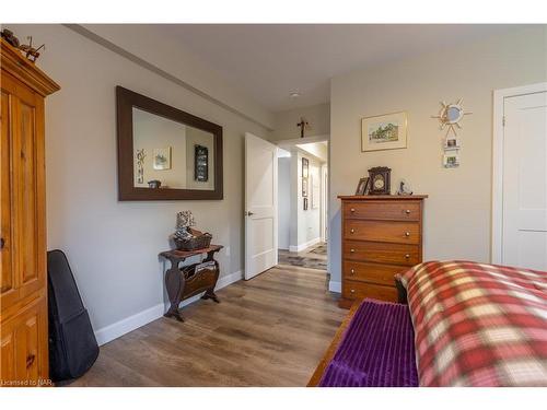 417 Highway 140 Highway, Welland, ON - Indoor Photo Showing Bedroom