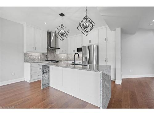 7346 Sherrilee Crescent, Niagara Falls, ON - Indoor Photo Showing Kitchen With Upgraded Kitchen