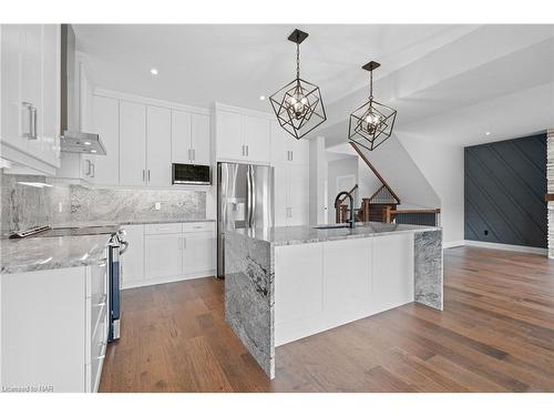 7346 Sherrilee Crescent, Niagara Falls, ON - Indoor Photo Showing Kitchen With Upgraded Kitchen