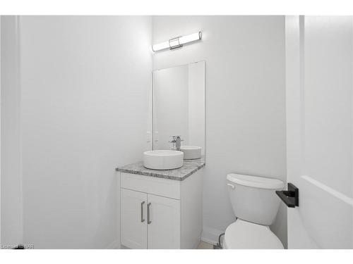 7346 Sherrilee Crescent, Niagara Falls, ON - Indoor Photo Showing Bathroom